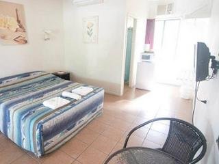 Cool Palms Motel