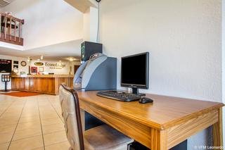 Econo Lodge Inn & Suites