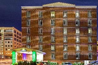 Days Inn by Wyndham Long Island City