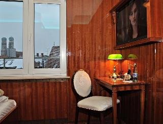 Hotel du Train & Der Tannenbaum