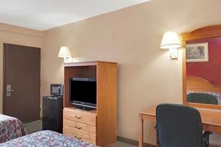 Knights Inn Pine Brook