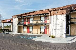 Econo Lodge Madison Airport