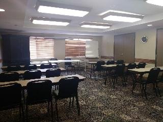 GrandStay Madelia