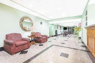 Super 8 by Wyndham Spartanburg/I-26 Exit 22