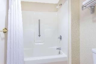 Super 8 by Wyndham Spartanburg/I-26 Exit 22