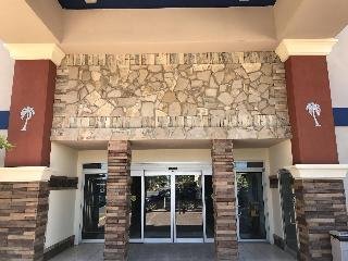 Blue Bay Inn & Suites