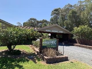 Kingswood Motel & Apartments