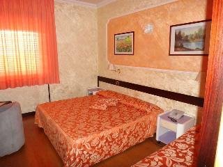 Benny Hotel
