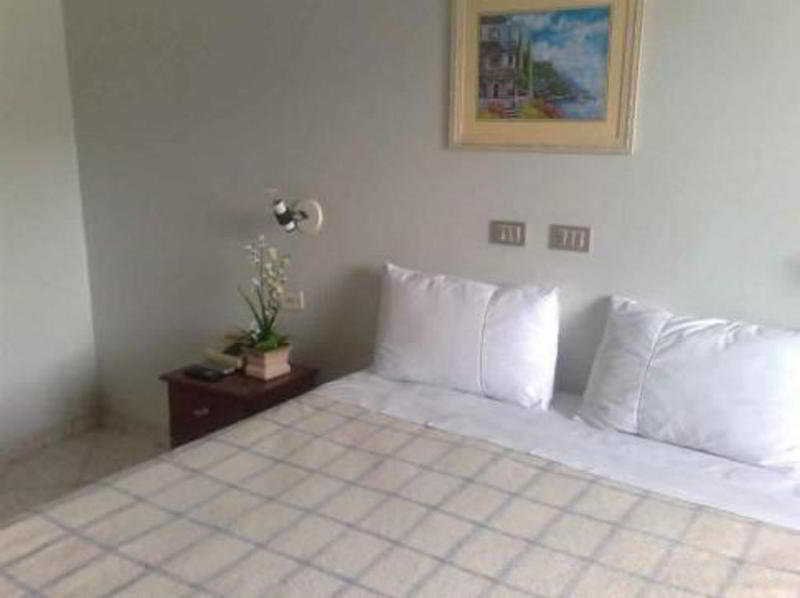 Acropolis Marina Hotel