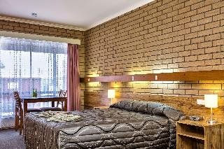 Holbrook Town Centre Motor Inn