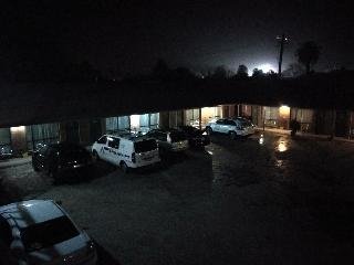 Holbrook Town Centre Motor Inn