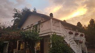 Husum's Riverside Bed And Breakfast