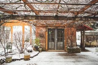 Husum's Riverside Bed And Breakfast
