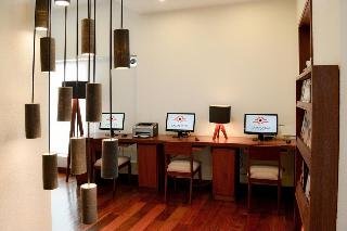 Camino Real Aparthotel & Spa