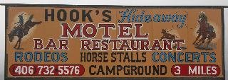 Hooks Hideaway Motel