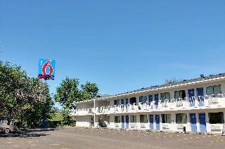 Motel 6 Bismarck