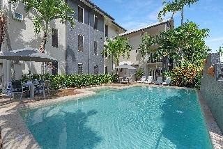 Bay Village Tropical Retreat