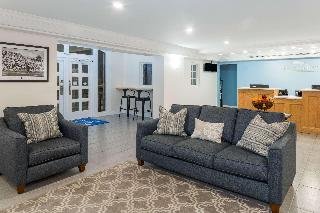 Casa Bella Inn & Suites