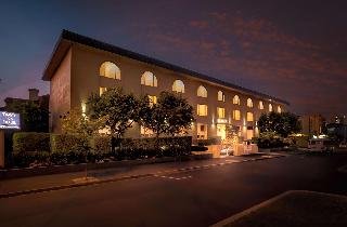 Best Western Plus Travel Inn Carlton