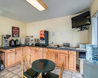 Econo Lodge East