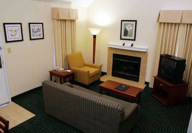Avia Residence on May's Landing Hotel