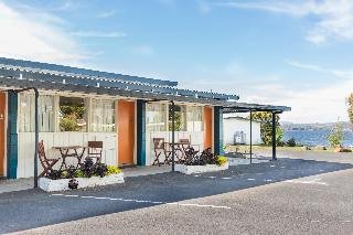Riverfront Motel & Villas