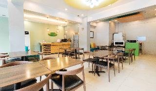 Getz Hotel by RedDoorz