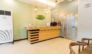 Getz Hotel by RedDoorz