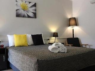 Glenmore Palms Motel