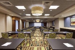 Hampton Inn & Suites Camp Springs