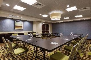 Hampton Inn & Suites Camp Springs