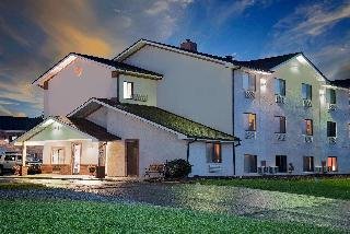 Super 8 by Wyndham Martinsburg