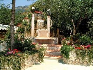 Yellow Park Hotel