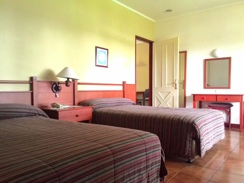Gunung Geulis Cottages & Conference Center