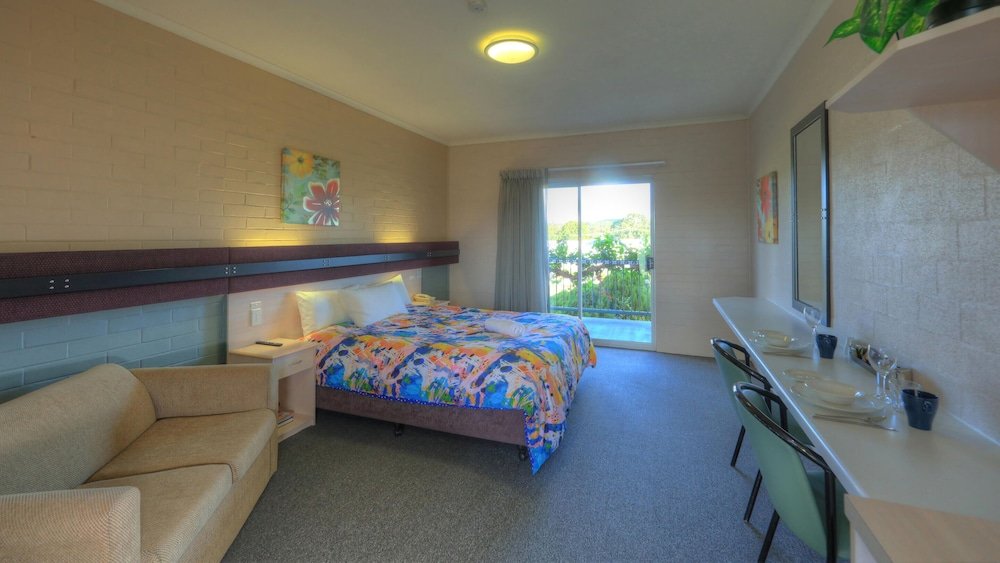 The Vines Motel And Cottages
