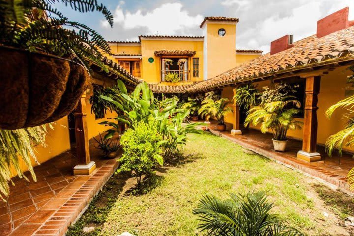 La Casa Amarilla