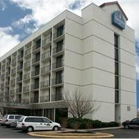 La Quinta Inn & Suites by Wyndham Nashville Airport/Opryland