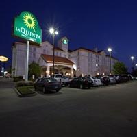 La Quinta Inn & Suites by Wyndham DFW Airport South / Irving