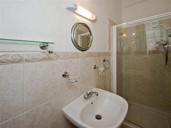 Ashurst Lodge Hotel
