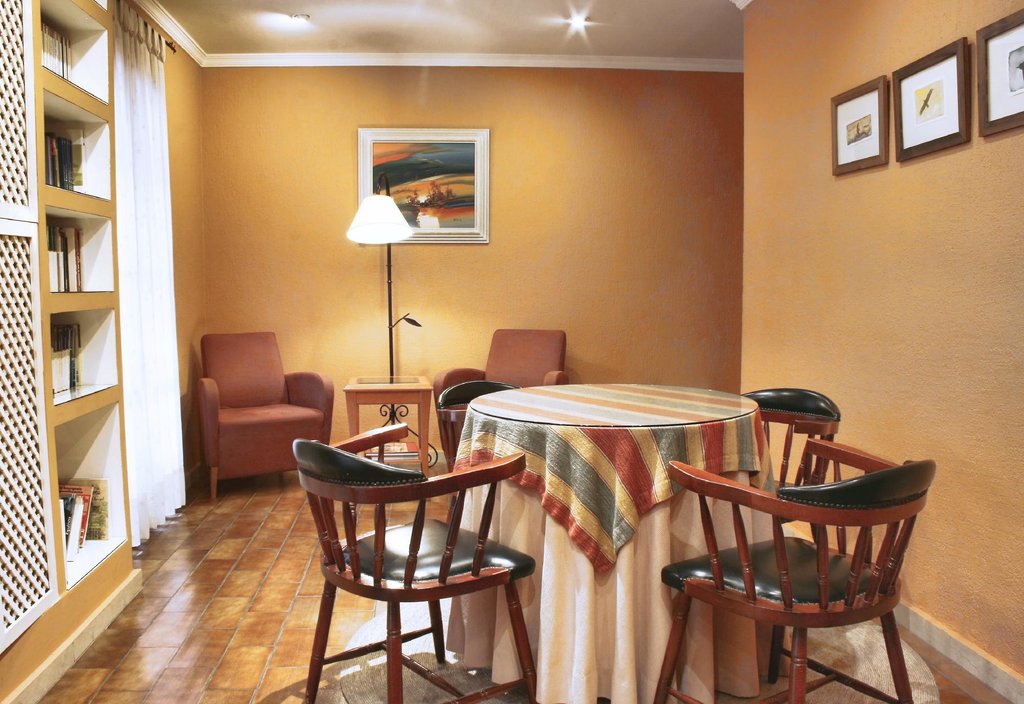 Hotel Los Cantaros