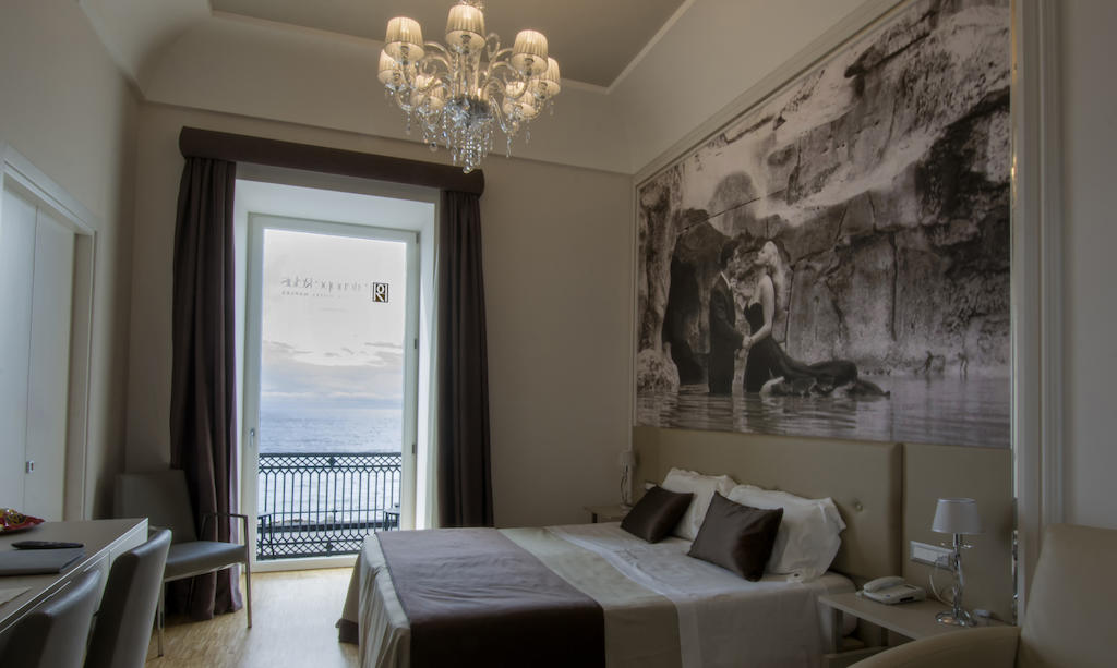 Partenope Relais