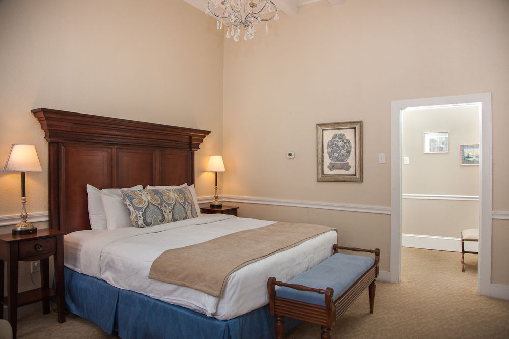 Hotel St. Pierre, a French Quarter Inns Hotel