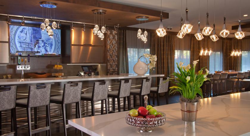 Silver Cloud Inn - University