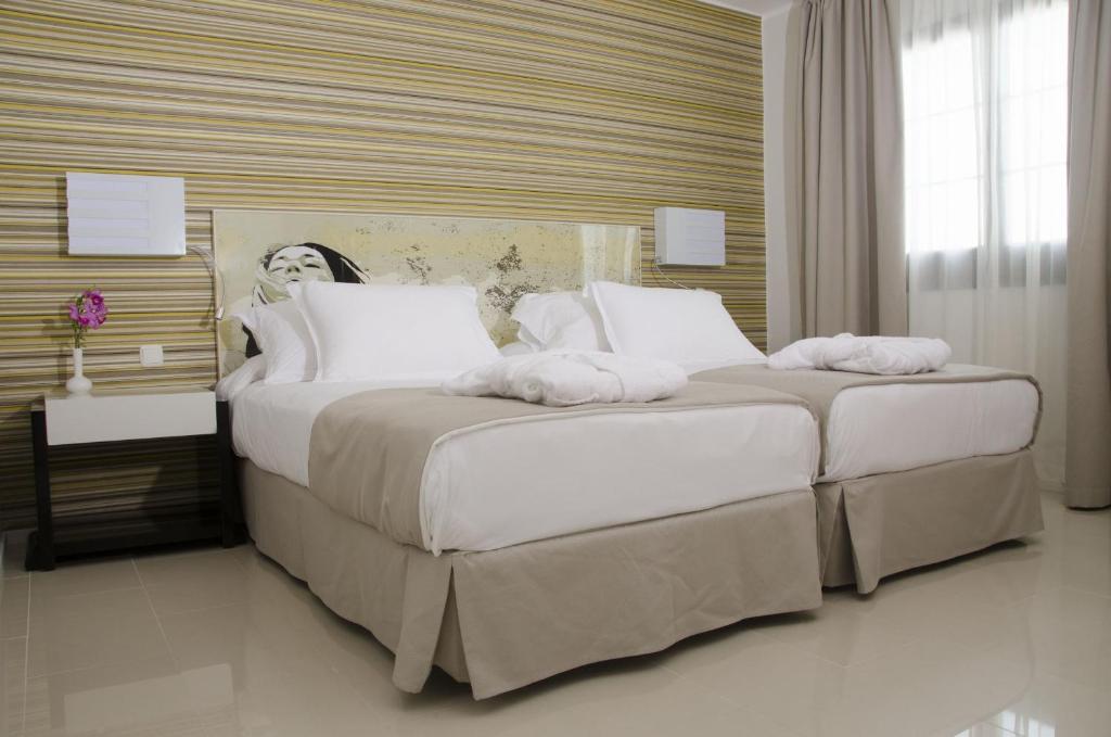 Sentido H10 White Suites