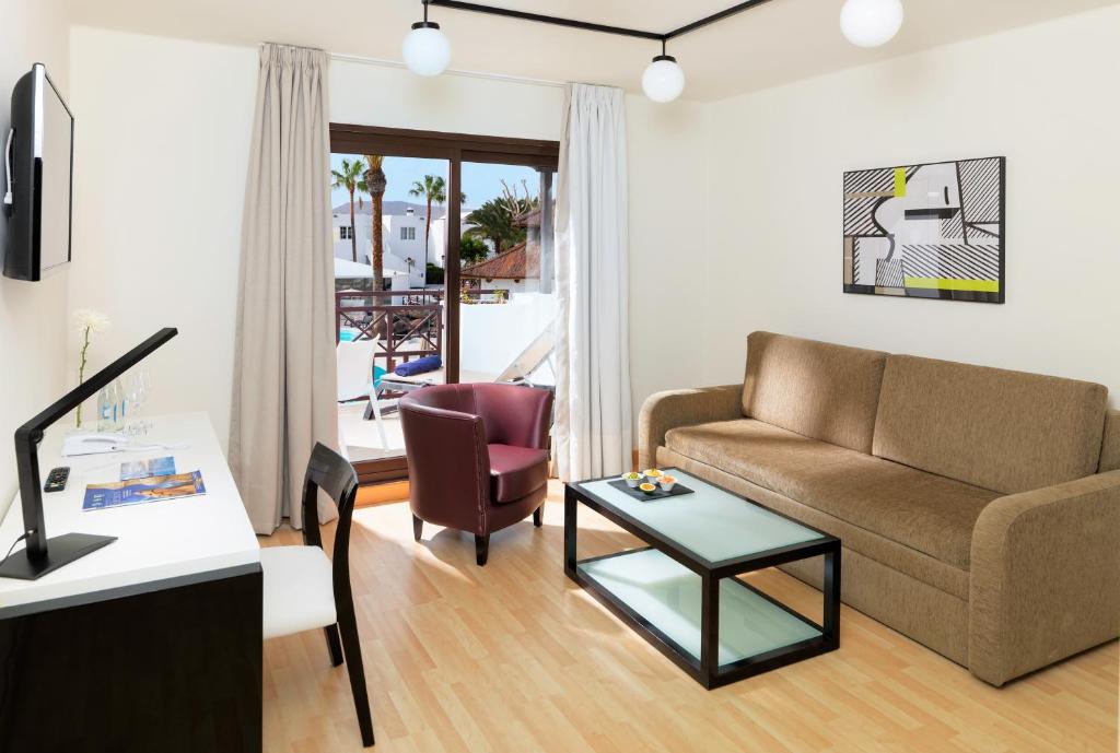 Sentido H10 White Suites