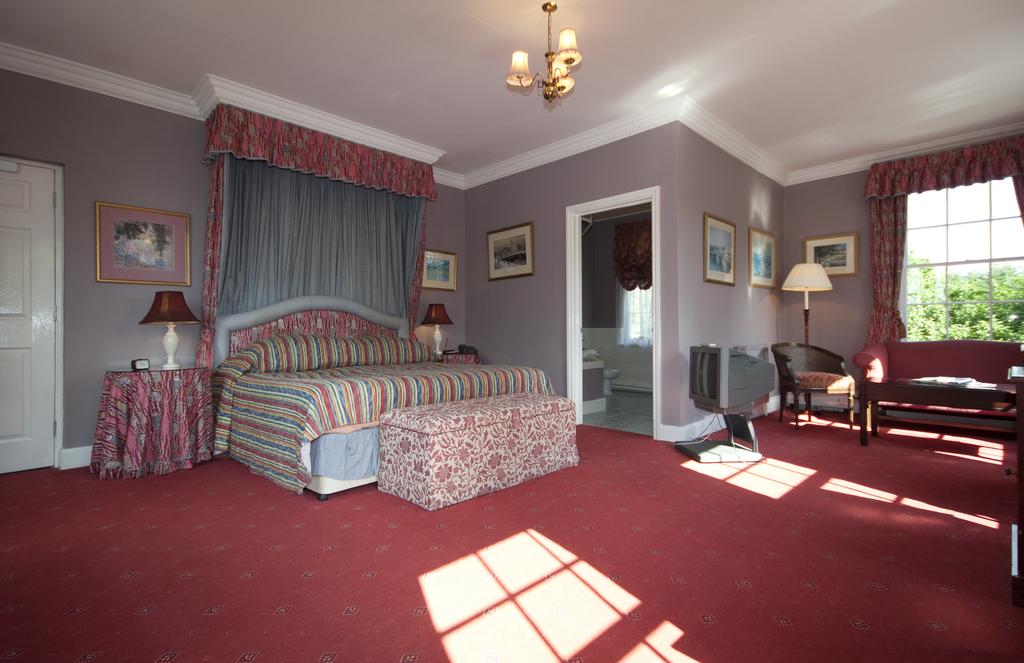Corse Lawn House Hotel