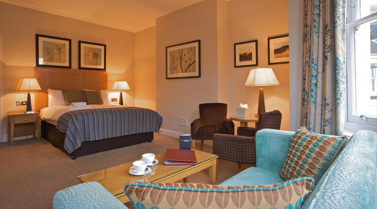 Thames Riviera Hotel