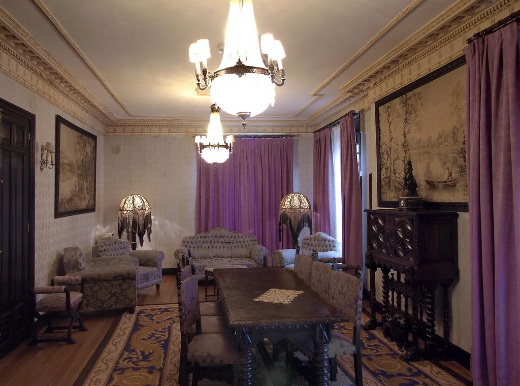 Palacio Arias & Hotel y Apartamentos Arias
