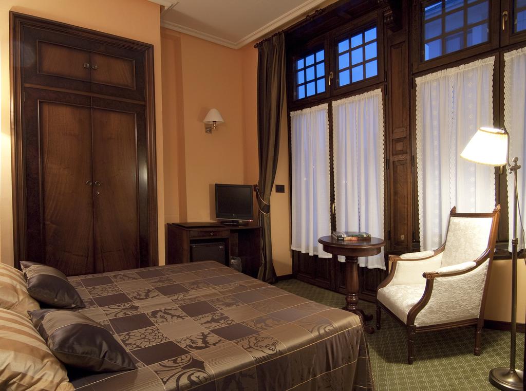 Palacio Arias & Hotel y Apartamentos Arias
