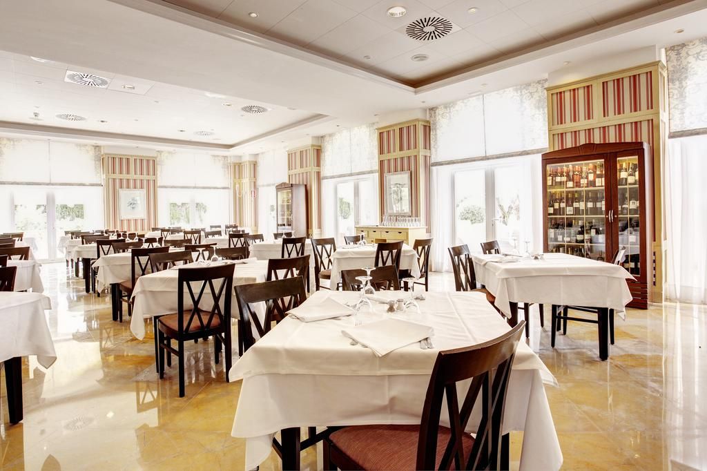 Grupotel Macarella Suites